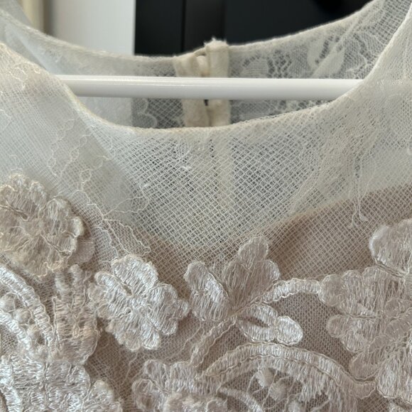 David's Bridal Lace Illusion & Tulle Flower Girl Dress WG1411 Ivory/Champagne 2T - Picture 7 of 12